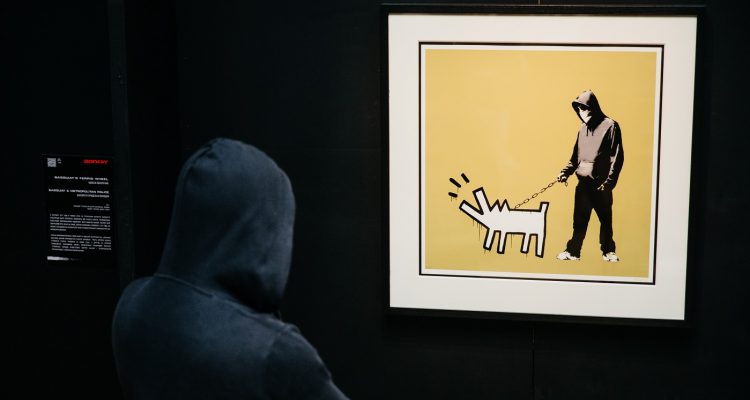 la primera exposicion de banksy en españa madmenmag