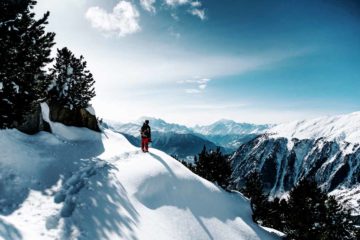 esquiador-en-montañas-nevadas-paisajes-de-nieve