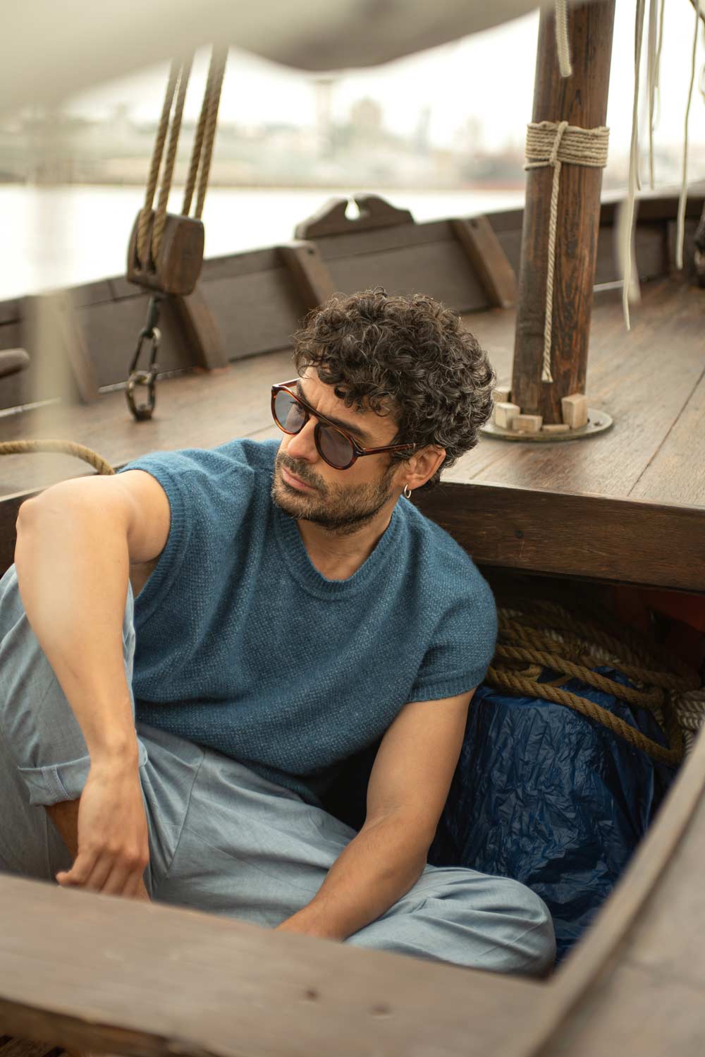nico romero postales de viaje en acoruña editorial de moda masculina barco